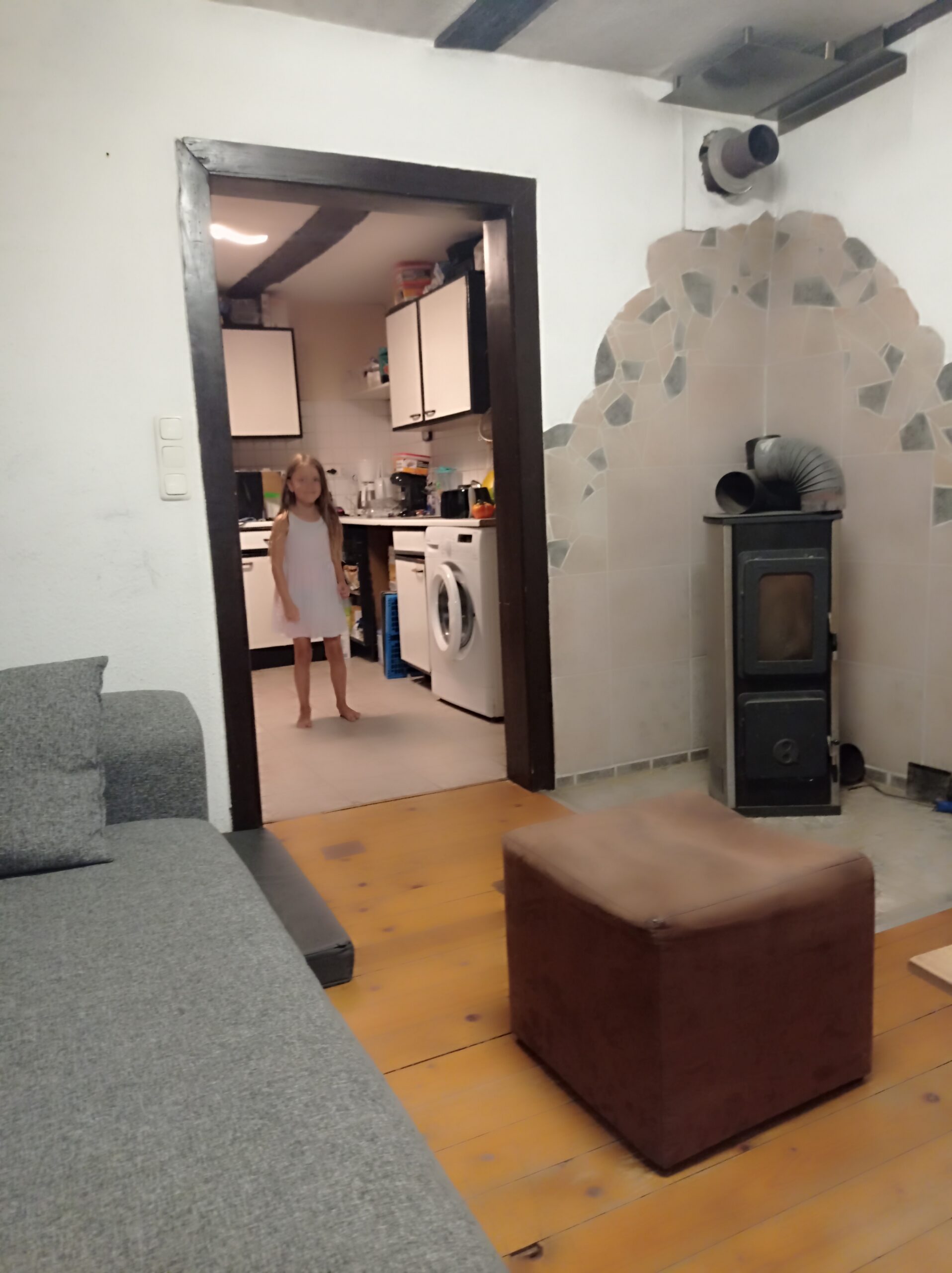 Vorher: Defekter Ofen und kaputte Fliesen